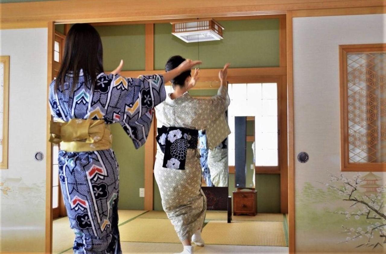 青森伝統芸能を楽しめる繭子の宿 Hachinohe Eksteriør bilde