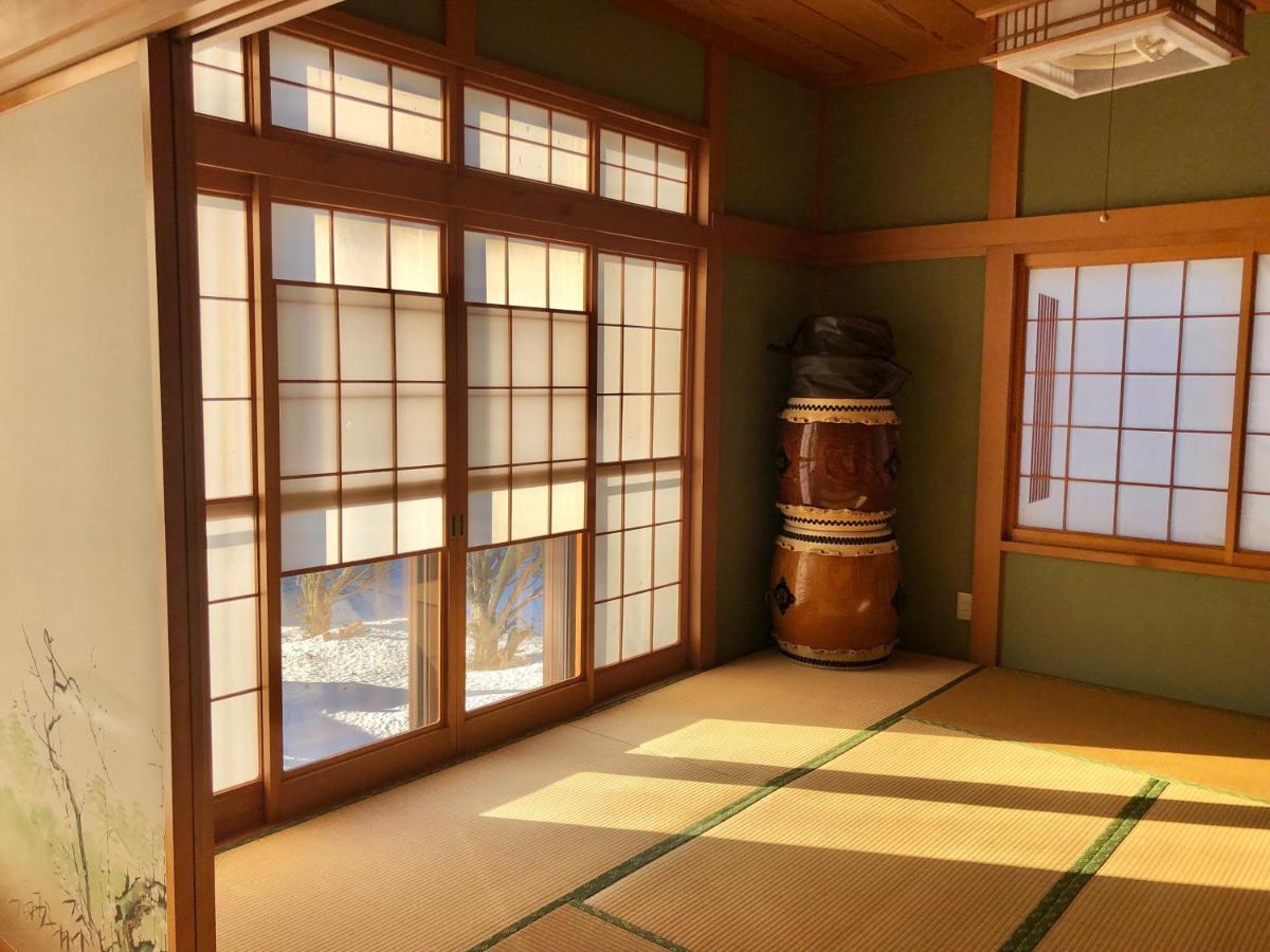 青森伝統芸能を楽しめる繭子の宿 Hachinohe Eksteriør bilde